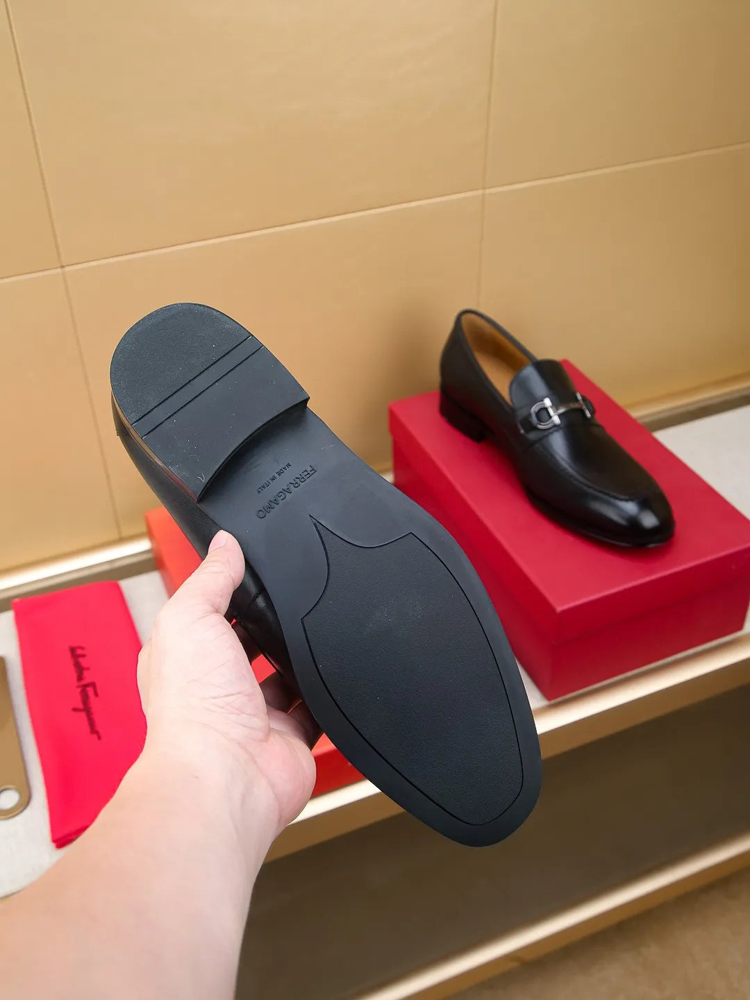 Men's shoes 💰460 🕷🕷🐂【Ferragamo】Ferragamo Popular fashionable leather shoes🇨🇳Official website counter 1:1 production, original mold opening💯Good quality can be seen, imported high-end first-layer waxed calfskin, water-dyed🐂leather lining🌿very clear texture, high-quality waterproof, non-slip and wear-resistant outsole🎋high quality and low price, truly handmade🍓colors available! Code number 39-44......(38.45.46.47 customized)